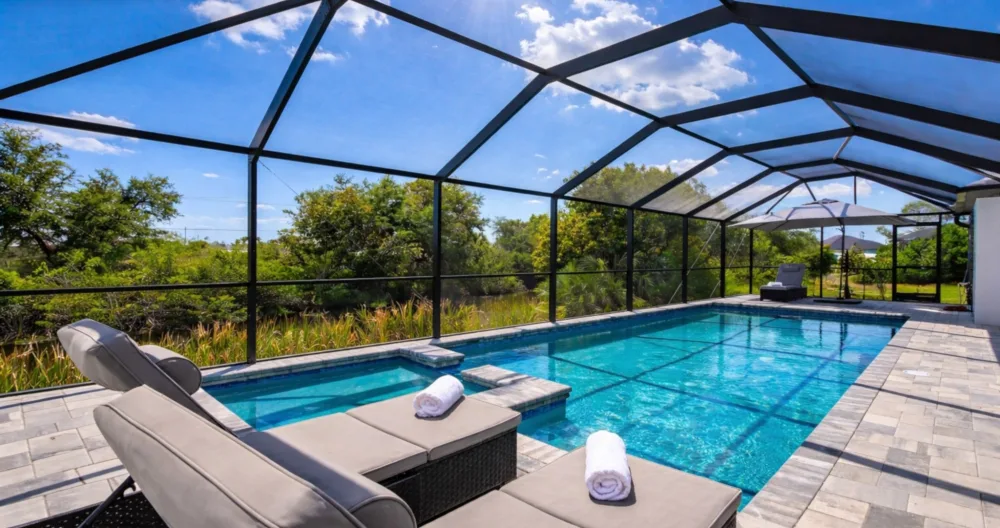Villa Capeside - Quiet Waterfront Villa with Heated Pool & Spa - Photo 2