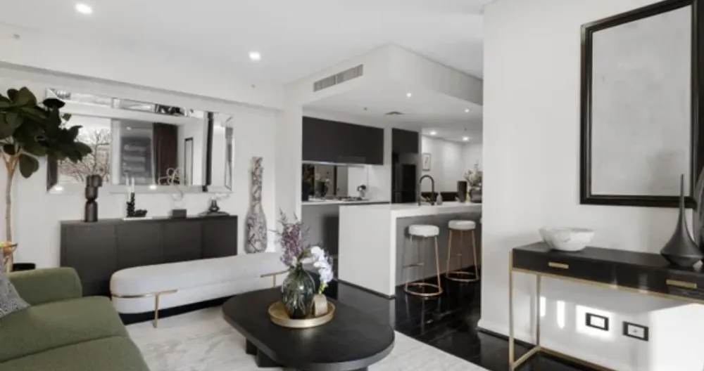 oversized architecturally designed city pad in iconic location - Picture 2