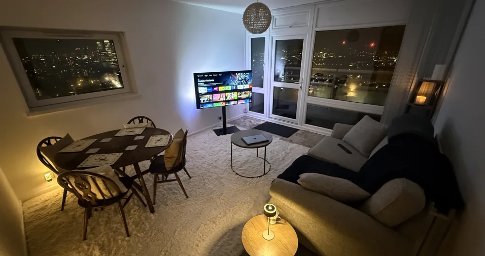 Comfortable double room with panoramic views near Tower Bridge. - Picture 1