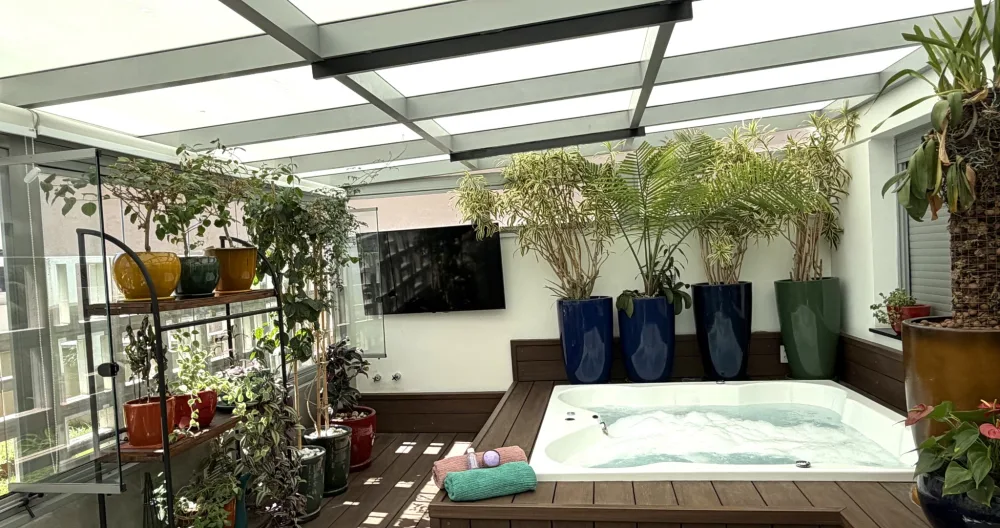 Marcos's listing on misterb&b - Jacuzzi in the garden area of the apartment. Comfortable for 4 people. Smart TV in the background.