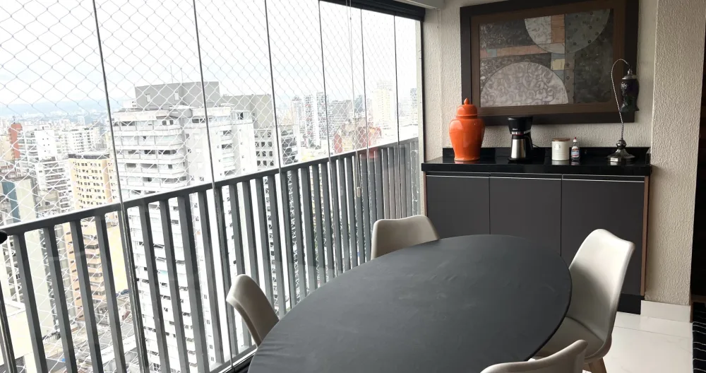 Marcos's listing on misterb&b - Dining table next to glass curtain overlooking the 25th floor. We've put up a safety screen.