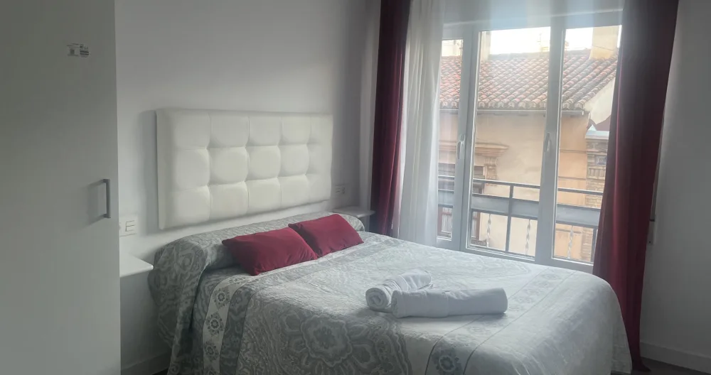 Privates Doppelzimmer mit eigenem Bad im Stadtzentrum von Granada - Foto 5