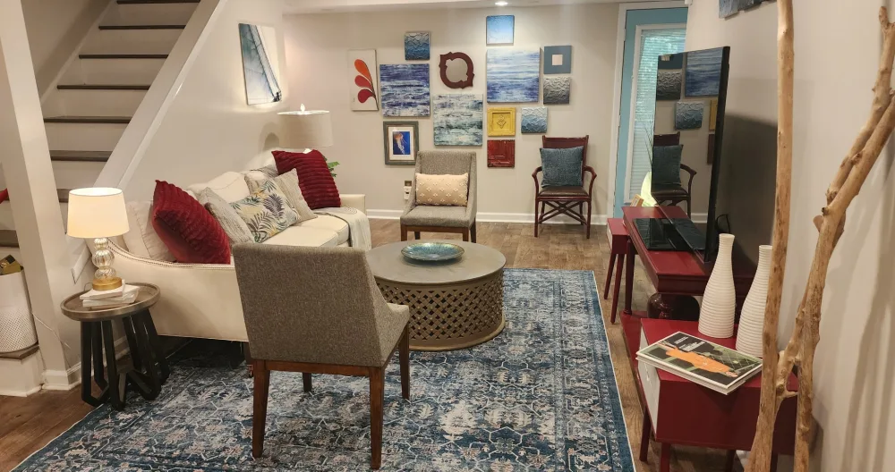 Russ's listing on misterb&b - Spacious open living, dining and working area