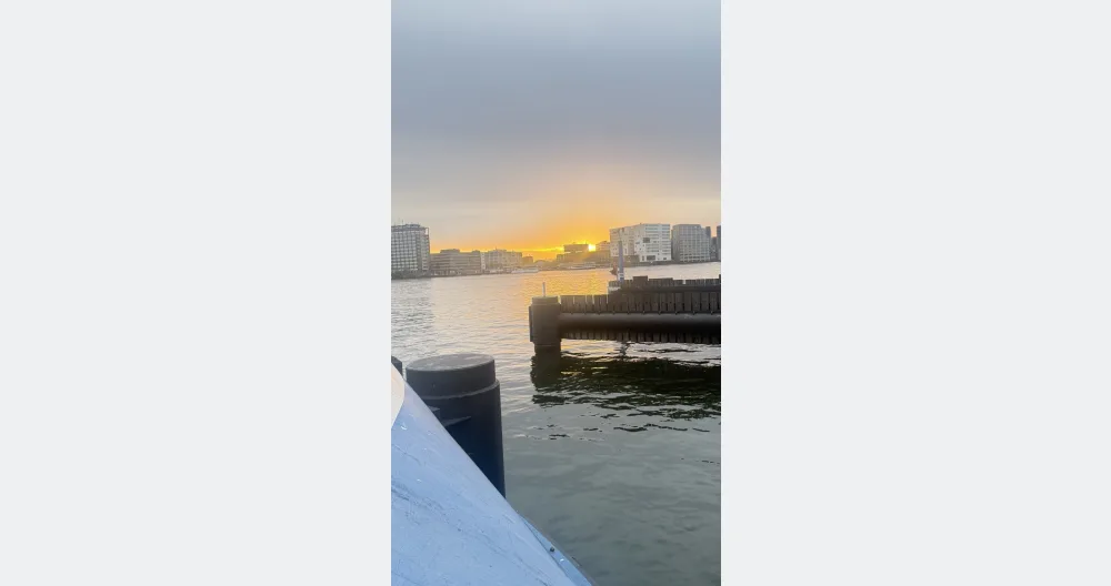 Novo apartamento inteligente perto da estação central e com vista para a torre de Amsterdão - Foto 1