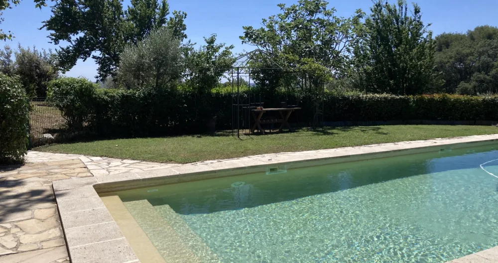 L'annuncio di Thierry su misterb&b - Ampia piscina riscaldata, solarium e zona pranzo