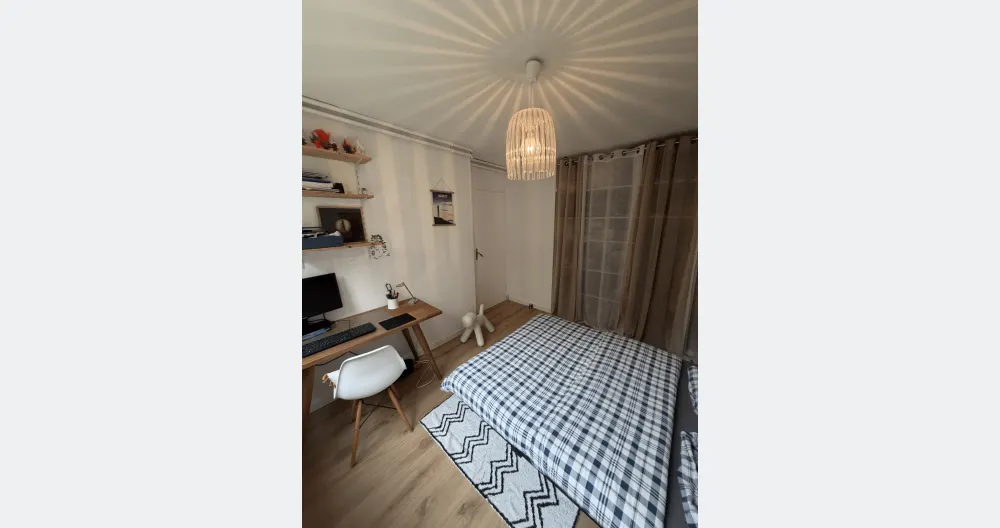 Camera privata con letto matrimoniale e scrivania - Foto 2