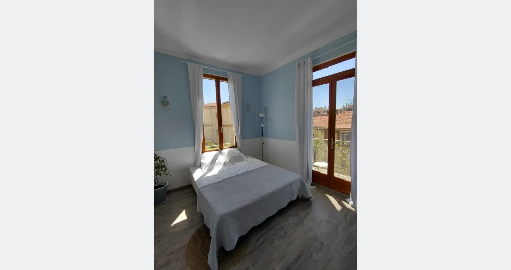 Helles Zimmer mit eigenem Bad. Klimaanlage. Balkon. - Foto 1