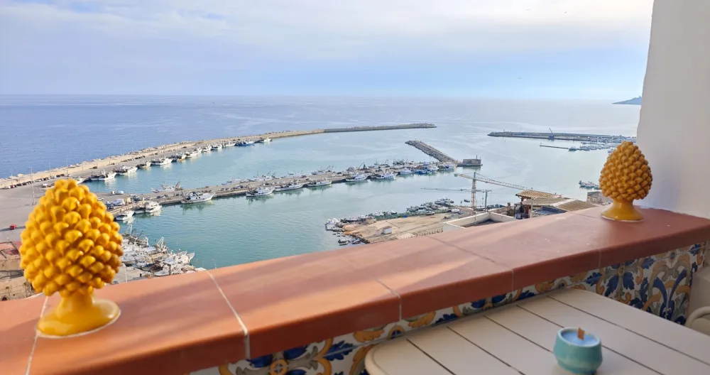 L'annuncio di Sutera su misterb&b - Terrazza con vista sul porto