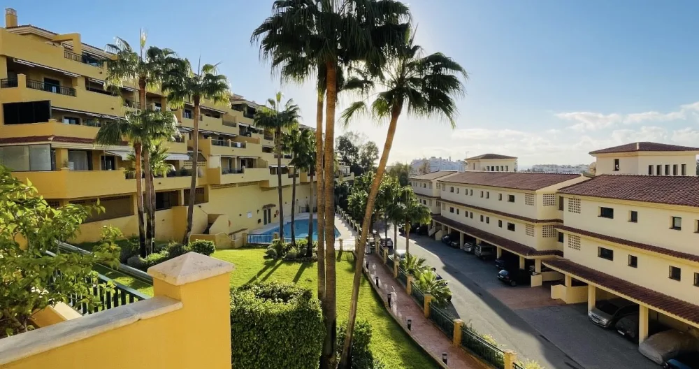 Riesige Terrasse mit Blick auf den Pool und das Mittelmeer - Foto 1
