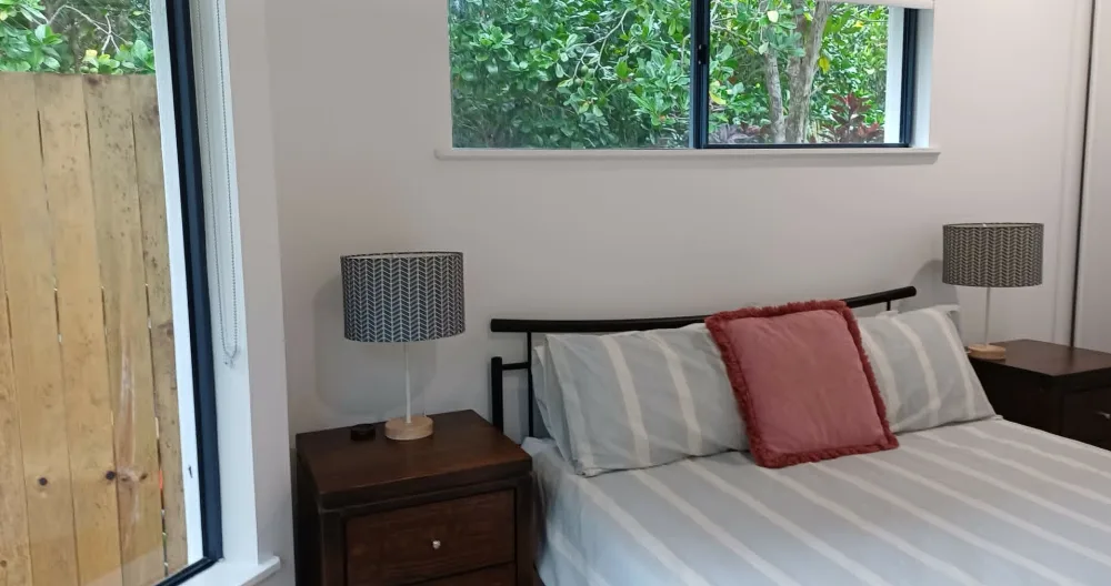 Chambre queen spacieuse sous les tropiques avec vue sur le jardin - Photo 2