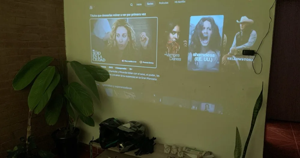 L'annuncio di Dario su misterb&b - Netflix e nudi, forza, non siate timidi, godetevi questo spazio.