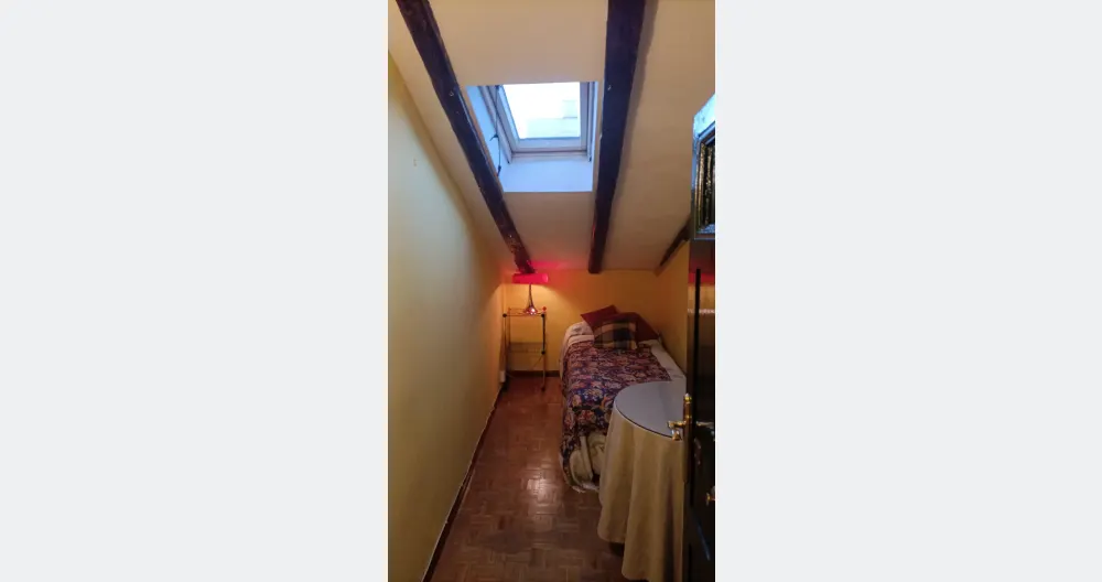Habitación abuhardillada en pleno centro - Foto 2