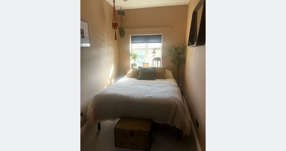 Bonita habitación de invitados con cama de matrimonio muy bien decorada. - Foto 2