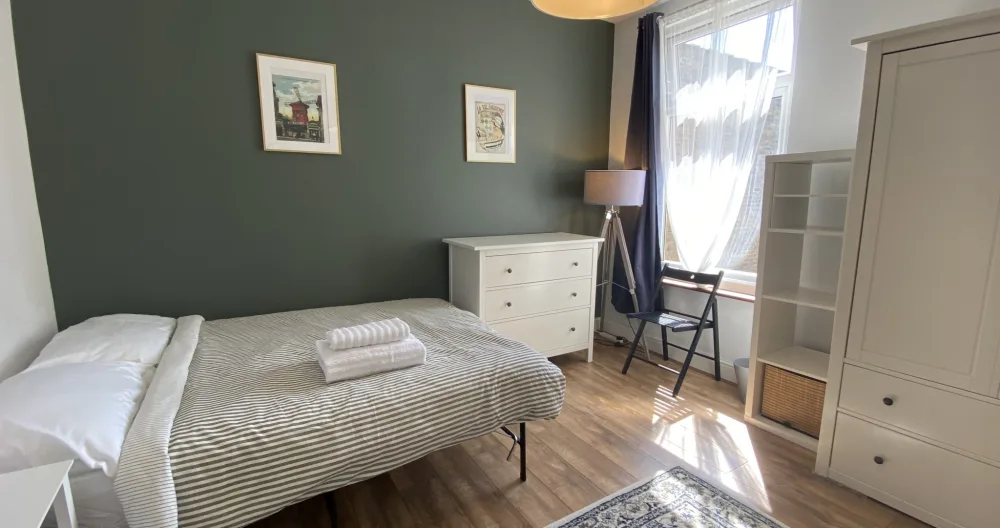 Arthurs Inserat auf misterb&b - Geräumiges, sauberes Schlafzimmer ✨