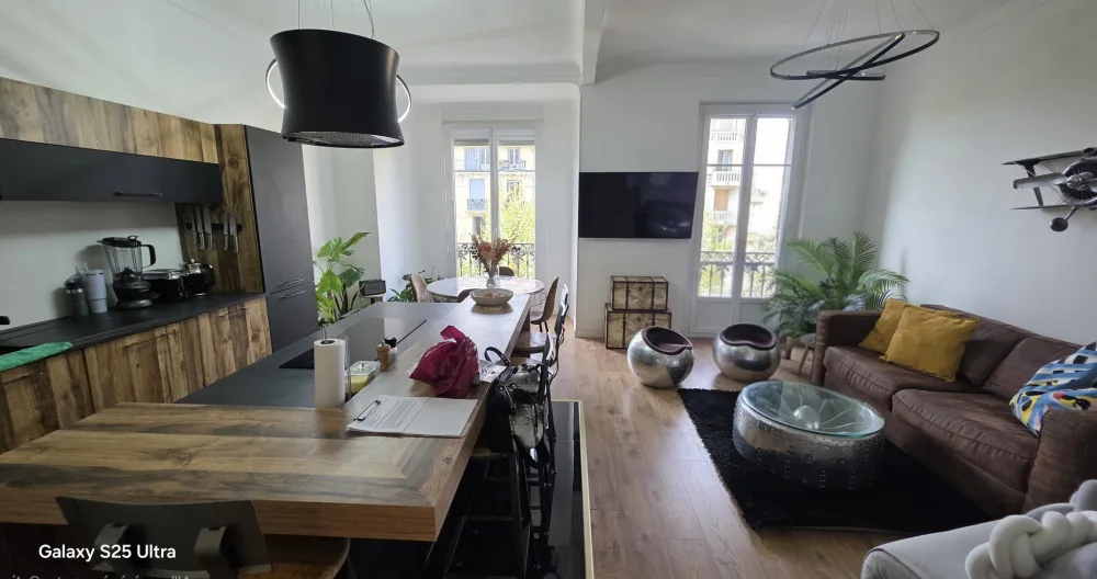 Magnificent 75m2 Haussmanian apartment in the heart of town - Picture 2