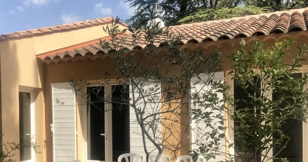 Klimatisiertes Haus auf einer Ebene mit Blick auf den Lubéron & schönem Garten - Foto 2