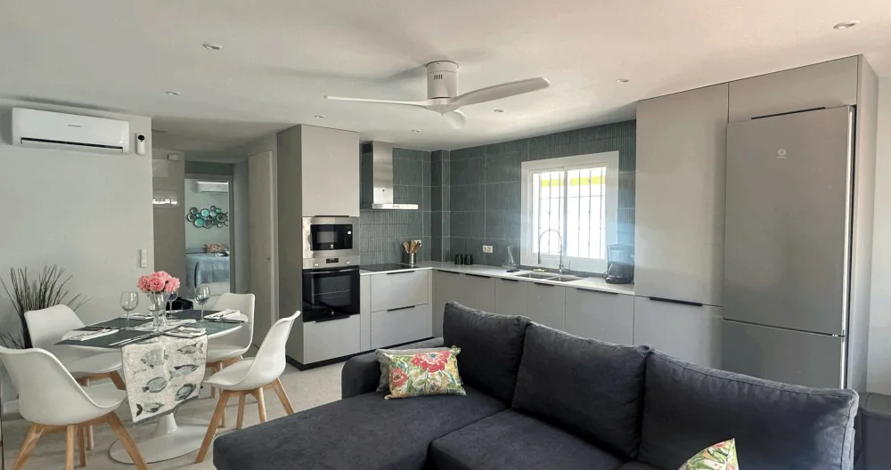 Louis's listing on misterb&b - Full size kitchen with all appliances and utensils. 