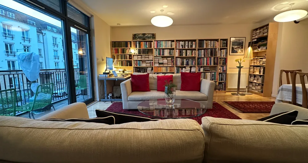 Spacious Double En-Suite Room with Balcony in Central Edinburgh - Picture 2