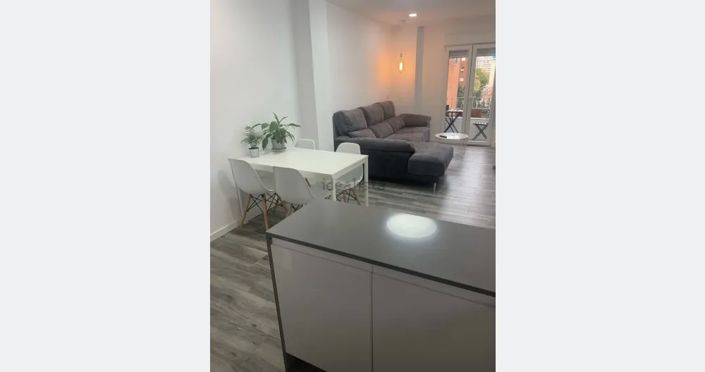 Quarto privado num apartamento renovado e muito luminoso - Foto 2