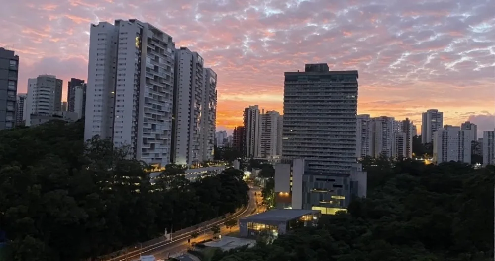     Moderne 2BR | Balcon, Parking, Espace de travail & pet friendly - Photo 2