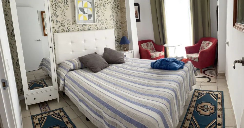 1 naturist house double bed - Picture 1