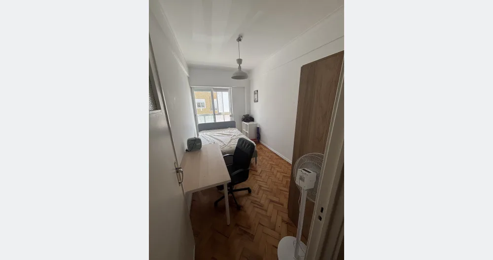Cozy Room in Alvalade | Wi-Fi | LGBTQ+ Friendly - Picture 1