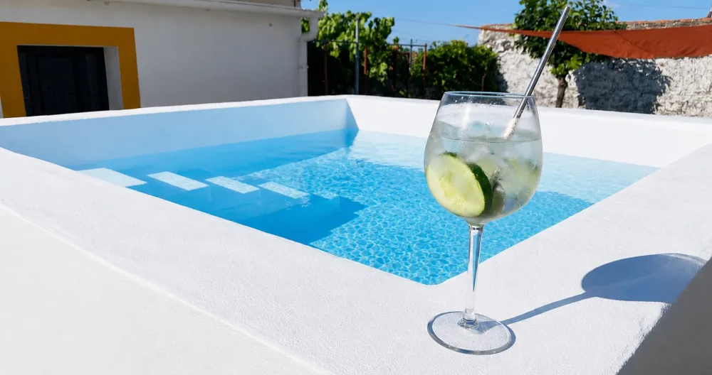 Annonce de Ricardo sur misterb&b - Piscine, où vous pourrez vous rafraîchir pour profiter pleinement du beau temps portugais 