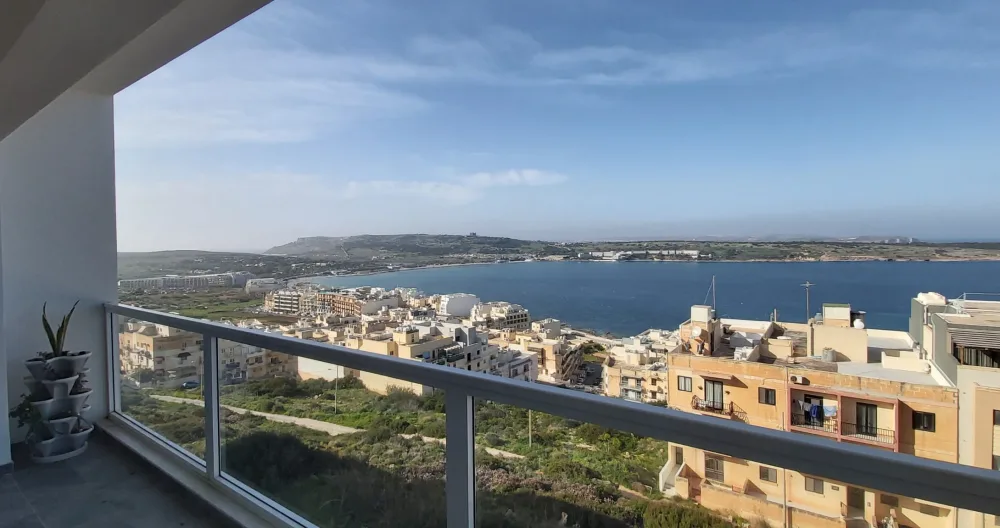 Annonce de Nev sur misterb&b - Vue sur la mer depuis notre terrasse arrière.