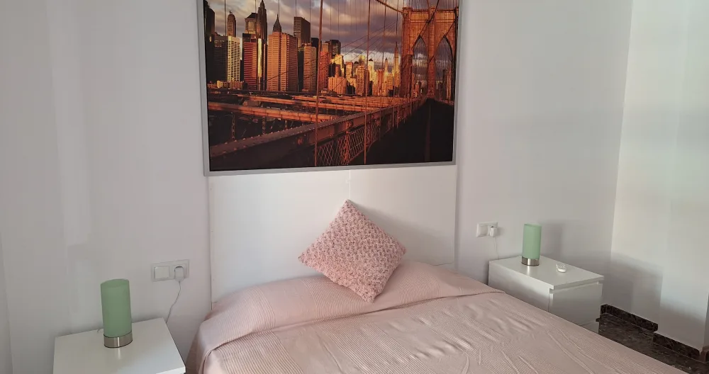 Amplia habitación con baño individual en el centro de la ciudad - Foto 3