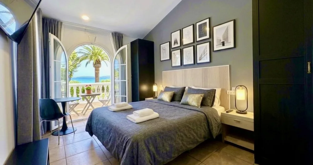 Carlos's listing on misterb&b - Bedroom with a 1.80 cm x 2.00 cm bed, TV, heating, fan 