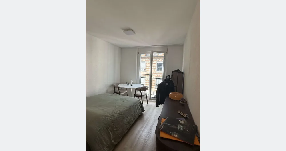 Large and central room in gay area - Picture 2