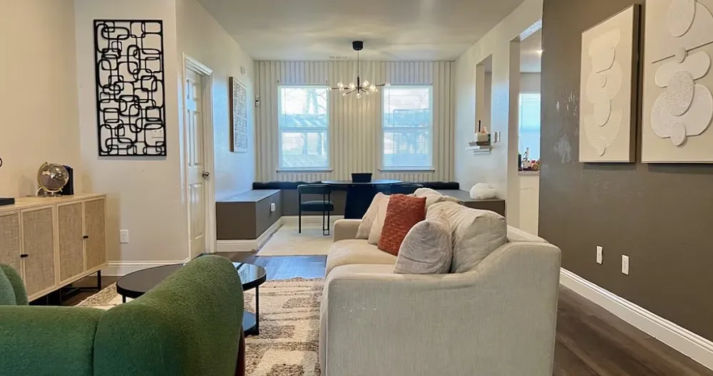 Central Dallas Modern Oasis - Picture 2