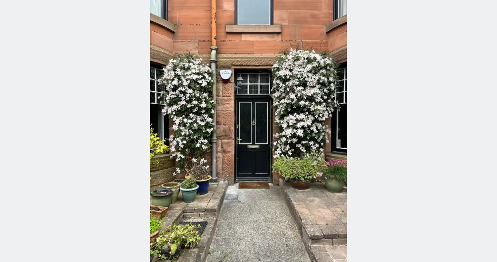 Beautiful one bedroom, two bathroom apartment in Glasgow's west end - Picture 2