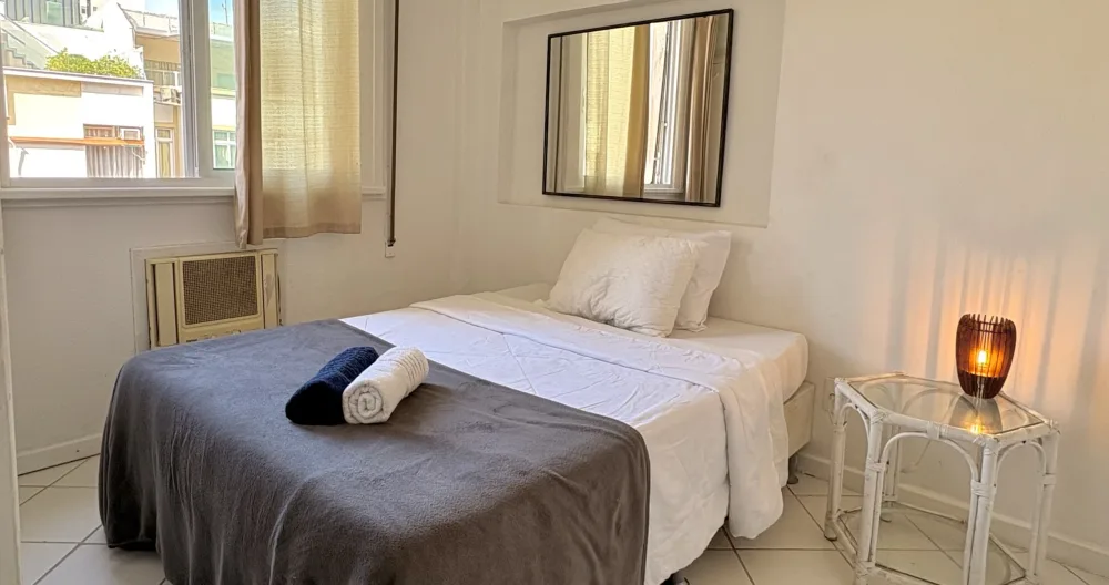 Quiet, cozy room in Ipanema, 2 blocks from the beach and the subway - Picture 1