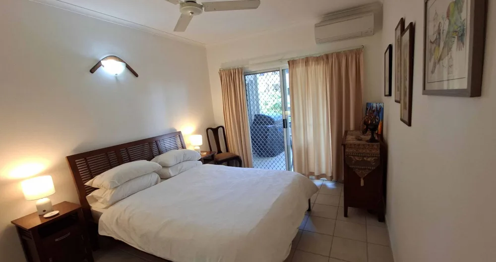 Dave and Dave's listing on misterb&b - Queen Bedroom with private bathroom,