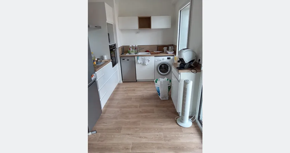 Bonjour je vous accueil volontier chez moi je partage ma chambre. - Photo 3