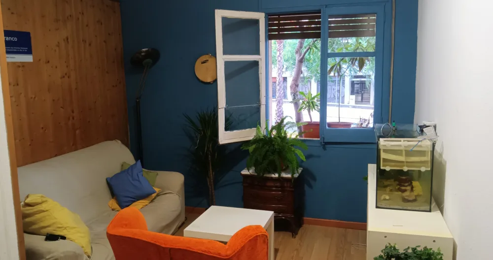 Charming Private Room Near Sagrada Família, Gràcia & Beach Access - Foto 1