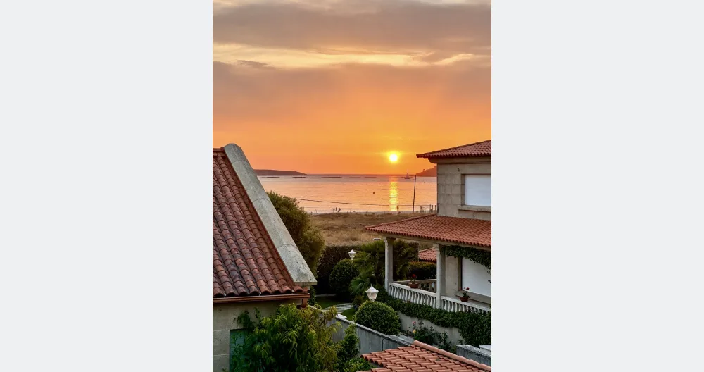 Villa Estelas | Chalet con vistas en Playa América - Foto 1