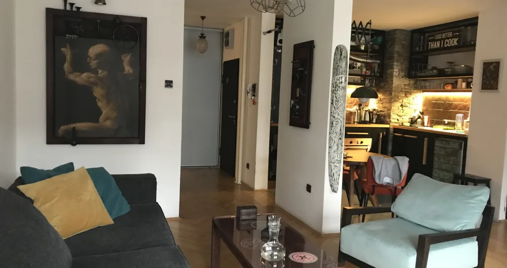 Quarto acolhedor com varanda num apartamento espaçoso - Foto 1