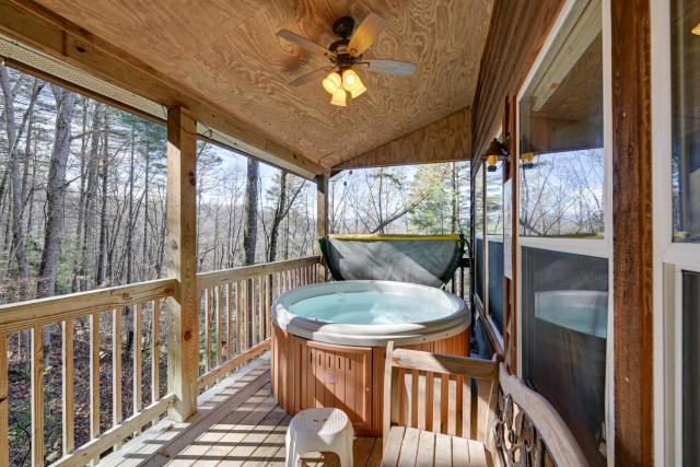 Secluded Nantahala Gone Hunting Cabin with Hot Tub