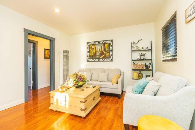 Newly Remodeled 3B2B House
