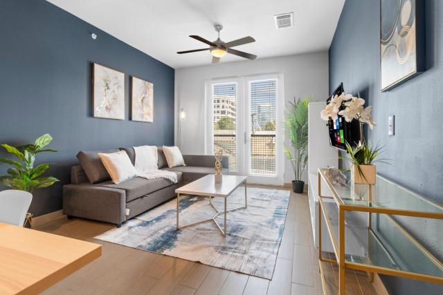 Apartmint at Bell Katy Trail - Dallas