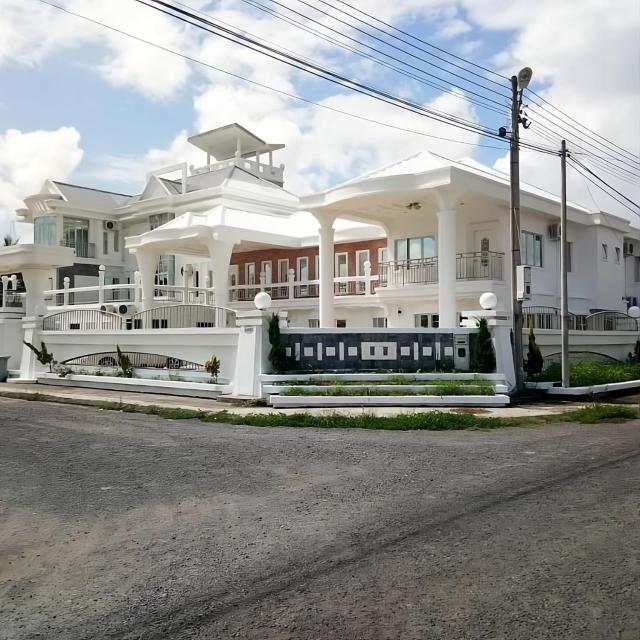Magnificent White House Semporna by The Minimalist